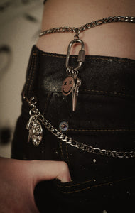 CUSTOM BELT LOOP CHAIN